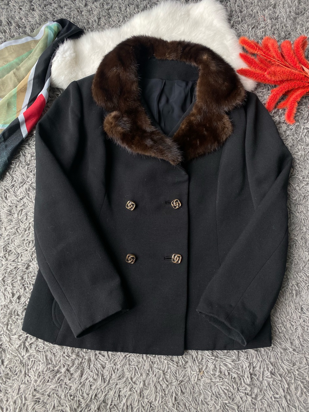 Vintage Black Tailored Blazer with Detachable Genuine Fur Collar